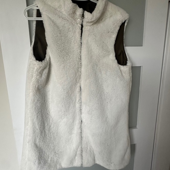 Faux fur vest - Picture 1 of 5